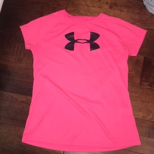 Girls Under Armor tee shirt